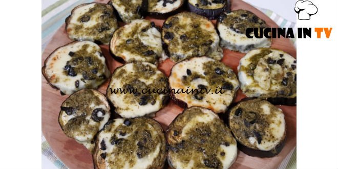 Cotto e Mangiato | Pizzette di melanzane al forno ricetta Tessa Gelisio