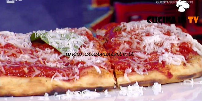 La Prova del Cuoco - Calzone imbottito con prosciutto arrosto funghi e provola affumicata ricetta Gino Sorbillo