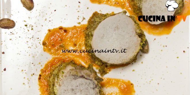 Masterchef Italia 6 - ricetta Involtino di galletto in crosta di pistacchi su crema di peperoni e tabasco con aria di latte di Roberto Perugini