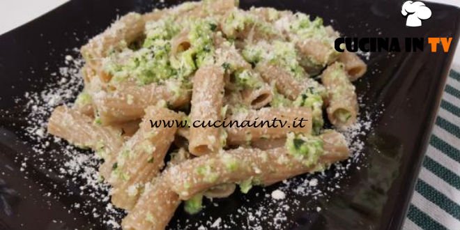 Cotto e Mangiato | Rigatoni al pesto di zucchine bianche ricetta Tessa Gelisio