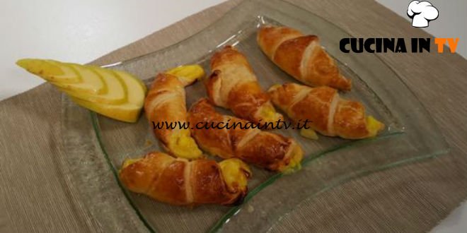 Cotto e Mangiato | Cornetti di pasta sfoglia con crema e mele ricetta Tessa Gelisio