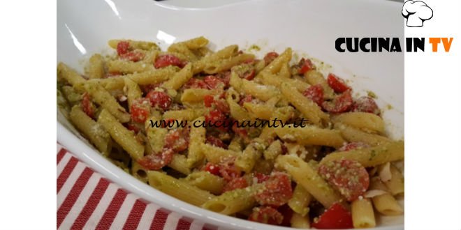 Cotto e mangiato - Pasta fredda pesto pomodori e mandorle ricetta Tessa Gelisio