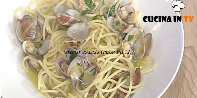 Prova del Cuoco | Spaghetti con le vongole in bianco senza aglio ricetta Salvatori