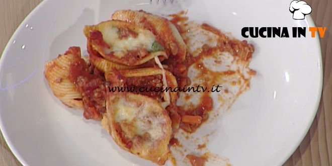La Prova del Cuoco - Timballo di conchiglioni al ragù e mozzarella ricetta Renato Salvatori