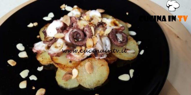 Cotto e mangiato - Polpo su patate morbide con scaglie di mandorle ricetta Tessa Gelisio