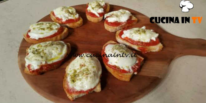 Cotto e Mangiato | Bruschetta alla pizzaiola di bufala ricetta Tessa Gelisio