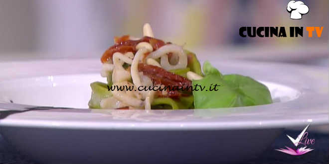 Detto Fatto | Tagliatelle ai calamari e pesto scomposto ricetta Ilario Vinciguerra