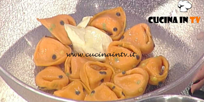 Prova del Cuoco | Tortelli a pois con salmone e caprino ricetta Spisni