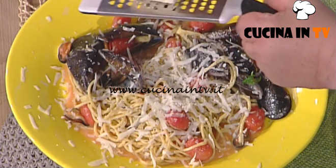 Prova del Cuoco | Tonnarelli cacio e pepe con cozze pomodorini e pecorino ricetta Salvatori