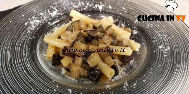 Cotto e mangiato - Sedanini con melanzane olive e capperi ricetta Tessa Gelisio