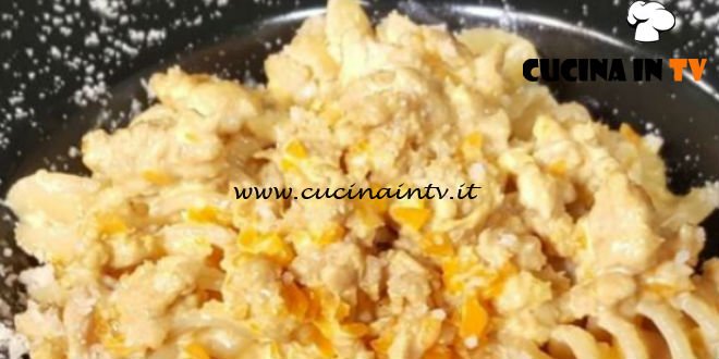 Cotto e Mangiato | Fusilloni al ragù bianco di pollo ricetta Tessa Gelisio