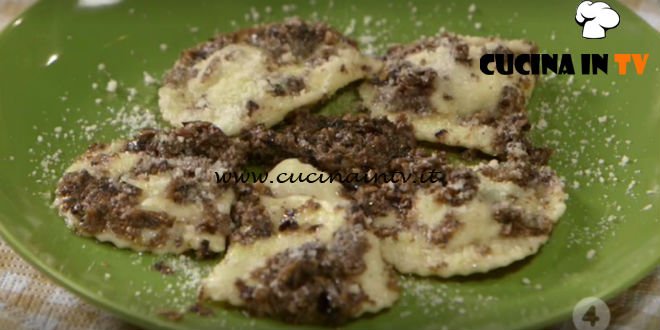 Ricette all'italiana - ricetta Ravioli ai funghi con salsa tartufata di Anna Moroni