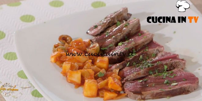 Ricette all'italiana - ricetta Tagliata di manzo alle erbe con caponata di mele di Anna Moroni