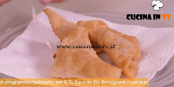 Ricette all’italiana | Panzerotti salati ricetta Anna Moroni