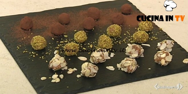 Cotto e Mangiato | Tartufini amaretti e ricotta ricetta Tessa Gelisio