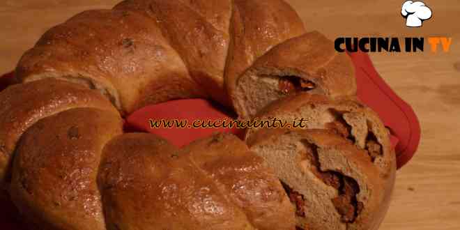 Nel forno di casa tua - ricetta Corona di pane ai pomodori di Fulvio Marino