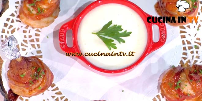 È sempre mezzogiorno | Lollipop di pollo con fonduta di puzzone ricetta Andrea Mainardi