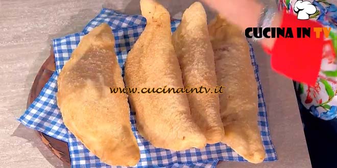 È sempre mezzogiorno | Pizza fritta ricetta Fulvio Marino