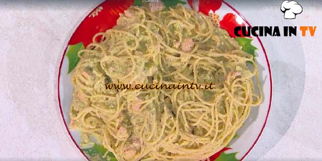È sempre mezzogiorno | Spaghetti pistacchio e salmone all’arancia ricetta Antonio Paolino