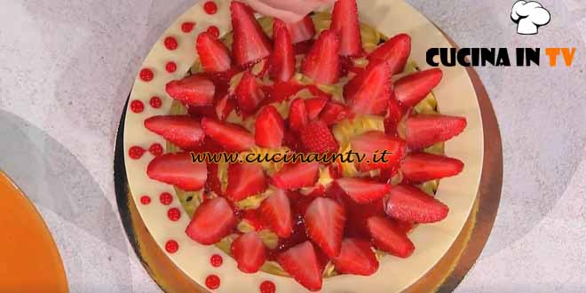 È sempre mezzogiorno | Dolce frangipane e fragole ricetta Sal De Riso