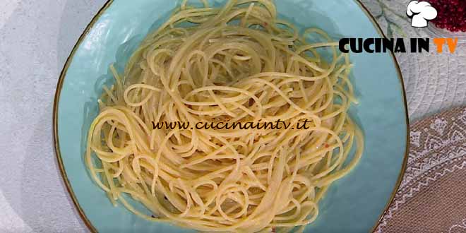 È sempre mezzogiorno | Spaghetti al limone ricetta Antonella Clerici