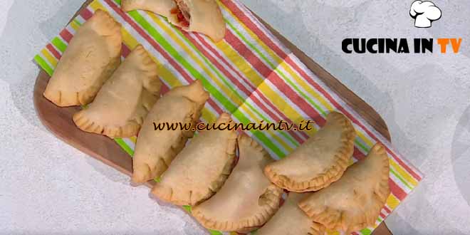 È sempre mezzogiorno | Empanadas di tonno e verdure ricetta Daniele Persegani