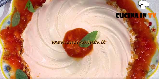 È sempre mezzogiorno | Bavarese alle albicocche ricetta Barbara De Nigris