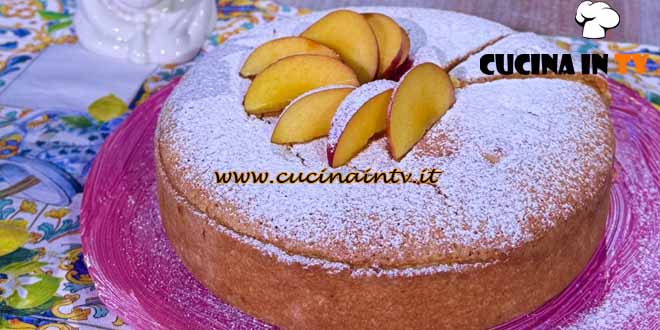 È sempre mezzogiorno | Torta morbida alle pesche ricetta Daniele Persegani