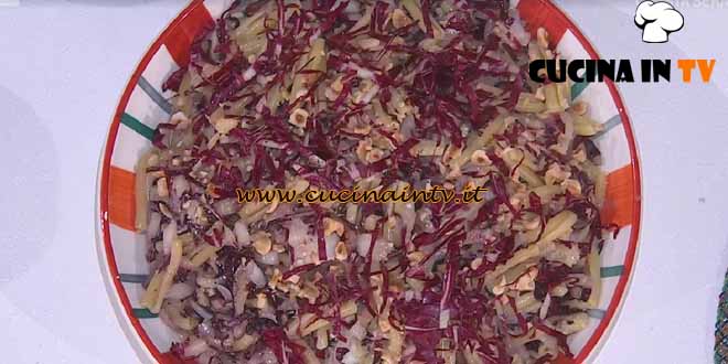 È sempre mezzogiorno | Casarecce zola radicchio e nocciole ricetta zia Cri