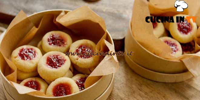 With Love Meghan | Biscotti con l'impronta al lampone ricetta Meghan Markle