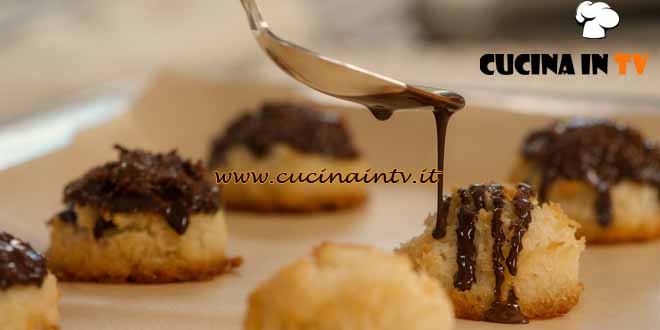 With Love Meghan | Coconut Macaroons vegani ricetta Meghan Markle