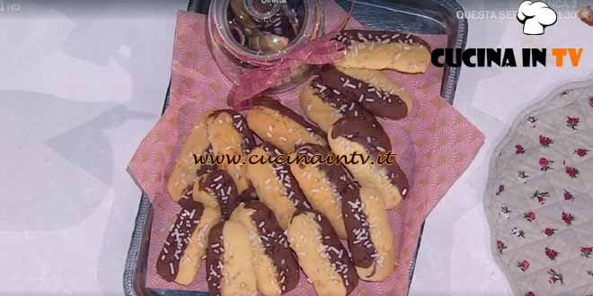È sempre mezzogiorno | Biscottoni di ciambella ricetta Daniele Persegani