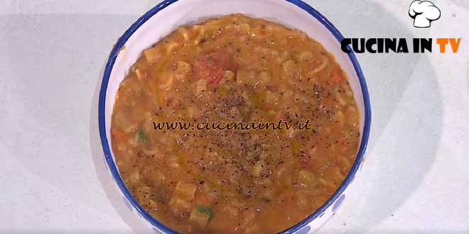 È sempre mezzogiorno | Pasta patate e provola ricetta Crescenzo Morlando