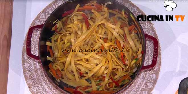 È sempre mezzogiorno | Pasta alla piastra con verdure ricetta Davide Nanni