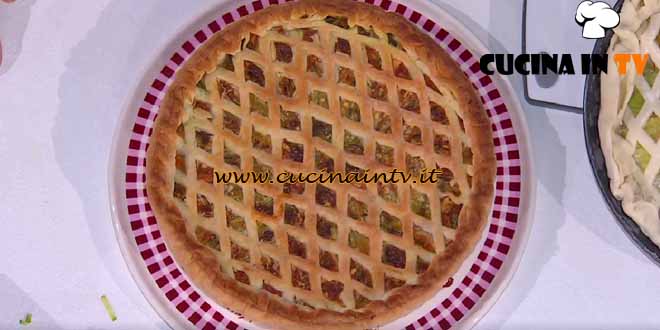 È sempre mezzogiorno | Sfogliata alle zucchine ricetta zia Cri