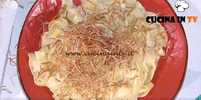 È sempre mezzogiorno | Tagliatelle robiola porri e paprika ricetta Antonio Paolino