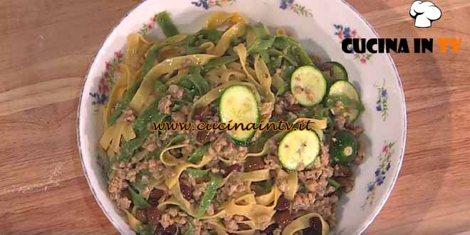 È sempre mezzogiorno | Tagliolini al ragù di pollo ricetta Chloe Facchini