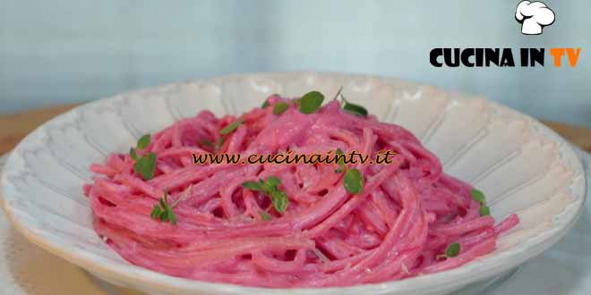 Cucina economica | Spaghetti con crema di barbabietola rossa ricetta Csaba Dalla Zorza