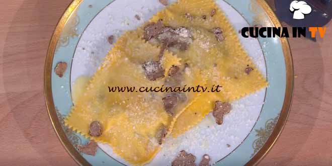 È sempre mezzogiorno | Uovo in raviolo ricetta Daniele Persegani