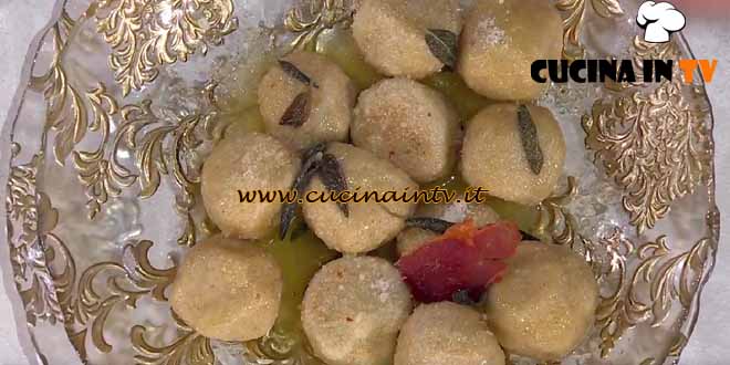 È sempre mezzogiorno | Gnocchi ripieni burro e cannella ricetta Andrea Mainardi